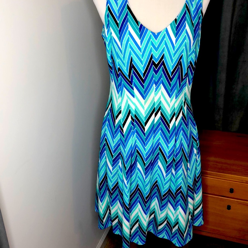 EUC Gabby Skye Fit and Flare Knee Length Zig Zag blue Cocktail Dress in multi